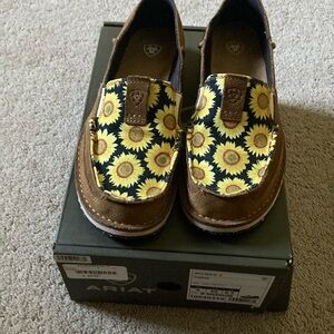 Ariat Cruisers womens 9 sunflowers